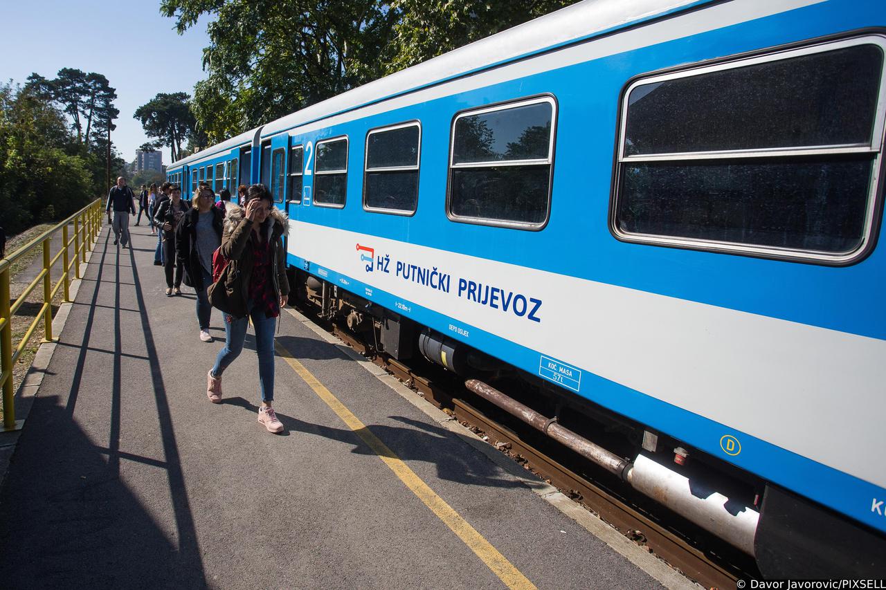Osijek: Uništena i zapuštena željeznička stanica Dravski most