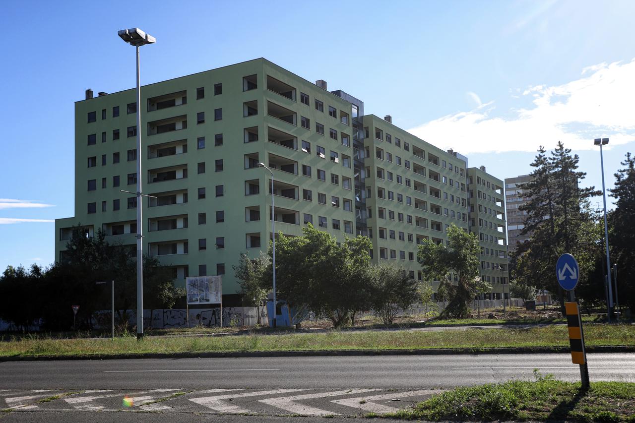 Zagreb: Zgrada između Šišićeve i Sarajevske ulice u Novom Zagrebu