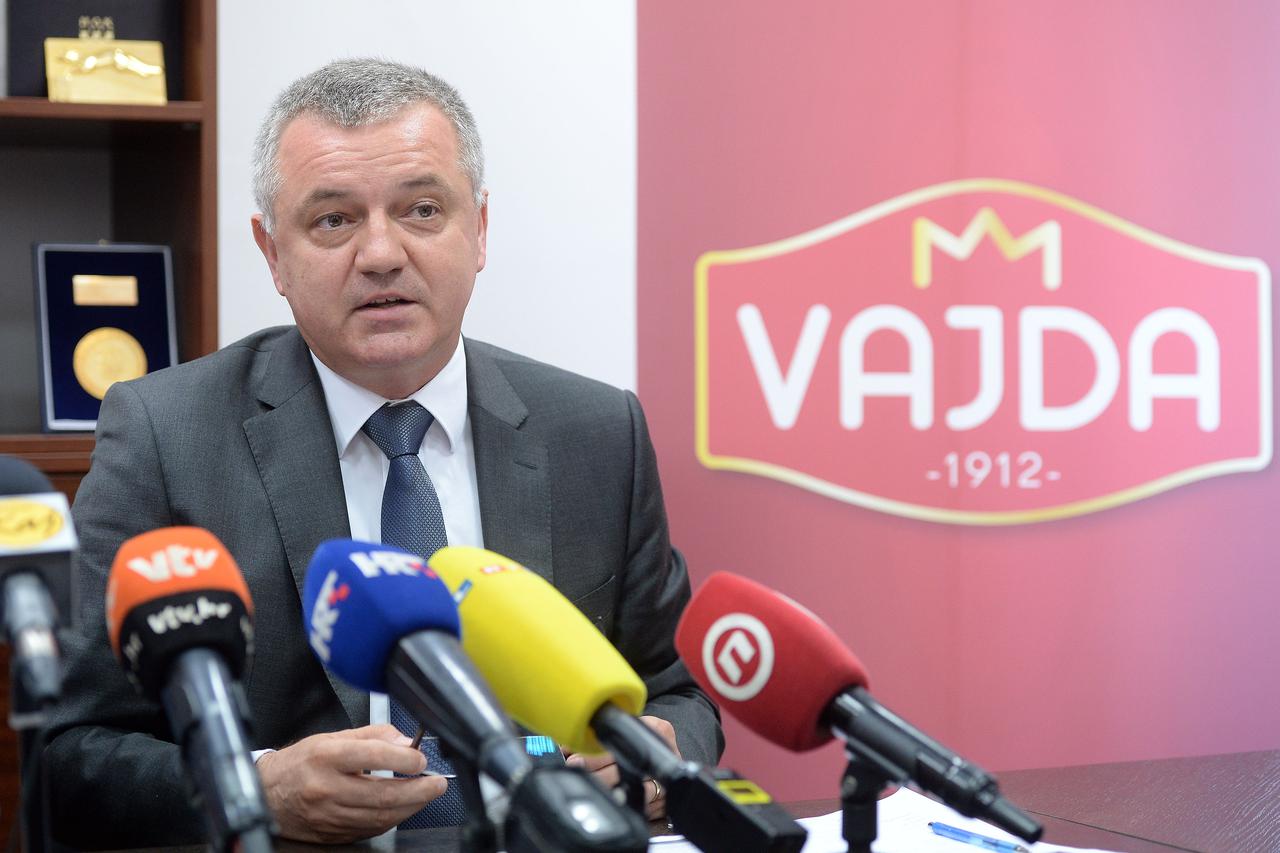 Ministar gospodarstva Darko Horvat na radnom sastanku u mesnoj industriji Vajda
