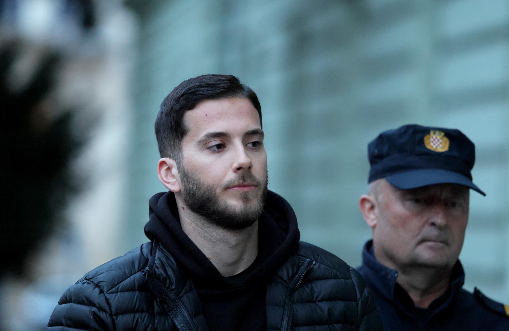 Kako je ranije objavljeno, višemjesečnim kriminalističkim istraživanjem utvrđeno je da su 32-godišnjak i 28-godišnjak organizirali zločinačko udruženje na način da su u zajedničko djelovanje povezali drugih sedam osumnjičenika, u cilju pribavljanja znatne nepripadne materijalne dobiti kroz kontinuiranu nabavu, skladištenje i daljnju prodaju većih količina droga na područjima Vukovarsko-srijemske i Osječko-baranjske županije. 