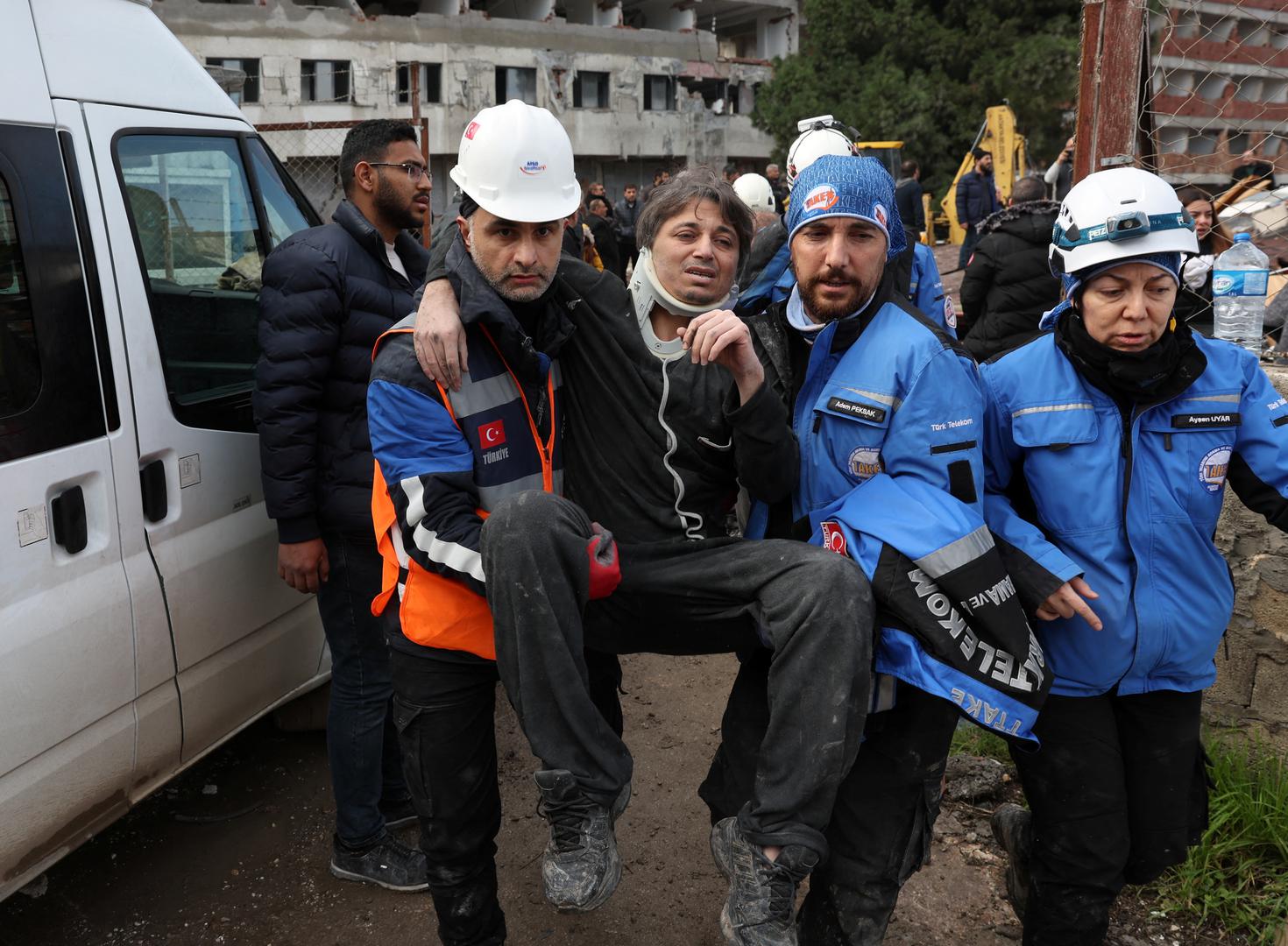 Gokhan Kinay is assisted by rescuers out of a damaged building, following an earthquake in Hatay, Turkey, February 7, 2023. REUTERS/Umit Bektas Photo: UMIT BEKTAS/REUTERS