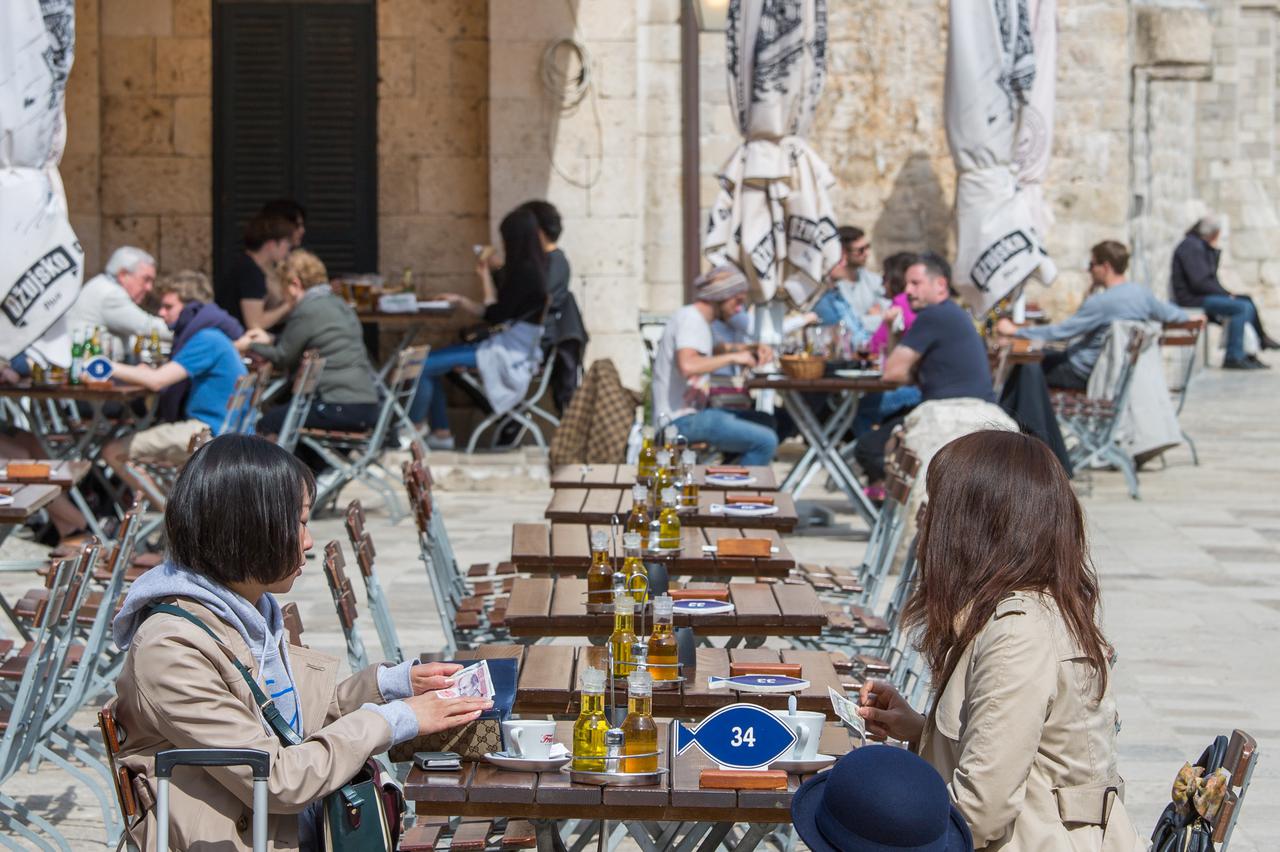 30.03.2016., Stara gradska jezgra, Dubrovnik - Prekrasan i topao proljetni dan idealan za sve vrste aktivnosti.  Photo: Grgo Jelavic/PIXSELL
