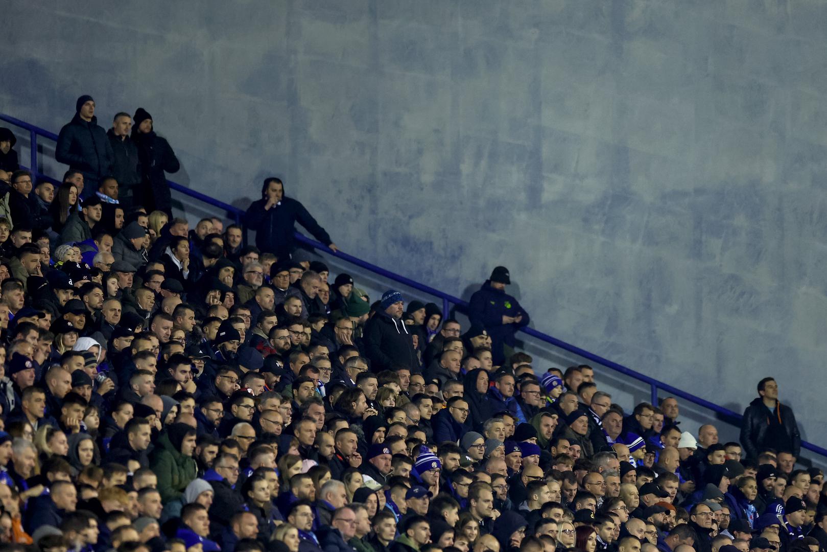 Na tribinama je oko 17 tisuća ljudi