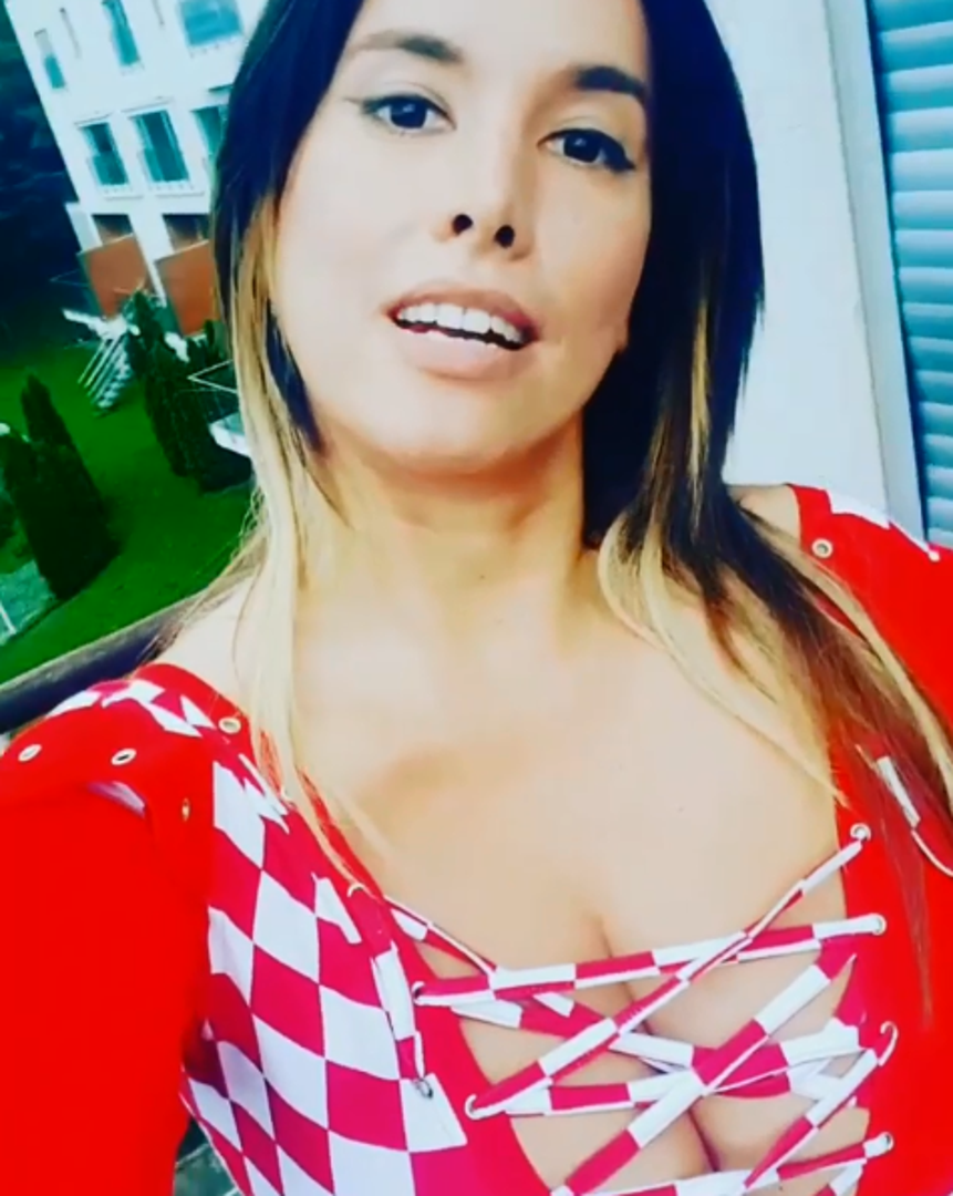 Njezini fanovi komentirali su kako je sigurno Dalićevo ime stavila tamo gdje fotoaparat nije uspio slikati. Nives, koja je bila uvjerena kako će Vatreni doći do finala Svjetskog nogometnog prvenstva, obećala je da će se obući ako se to i stvarno dogodi.