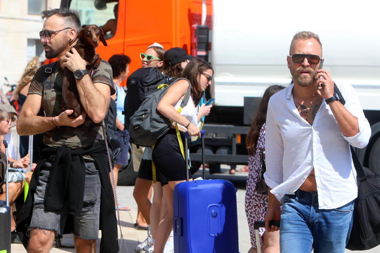 Ivan Pažanin u društvu prijatelja i psa Pjera došao na otok Vis