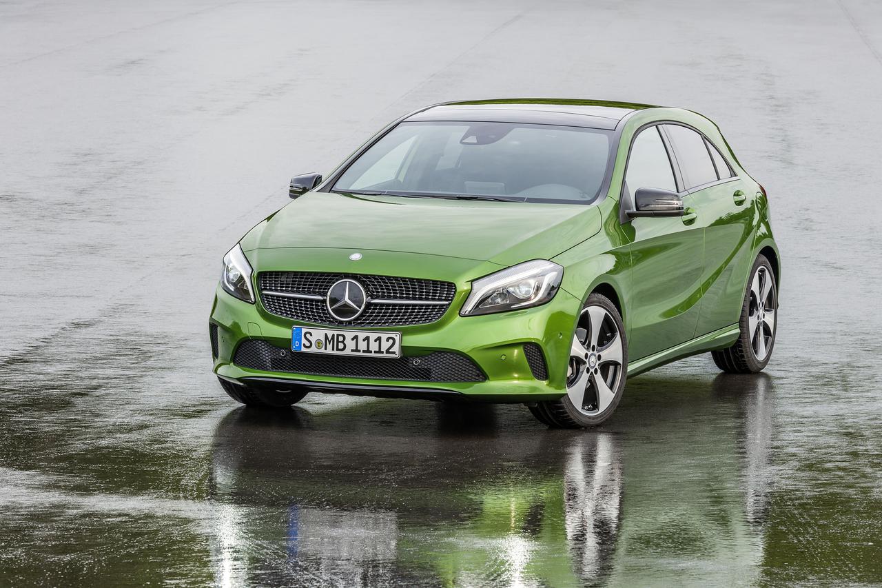 A 220d 4MATIC (Style), Elbaitgrün. Interieur Schwarz / Grün A 220d 4MATIC (Style), elbaite green, Interior black / green