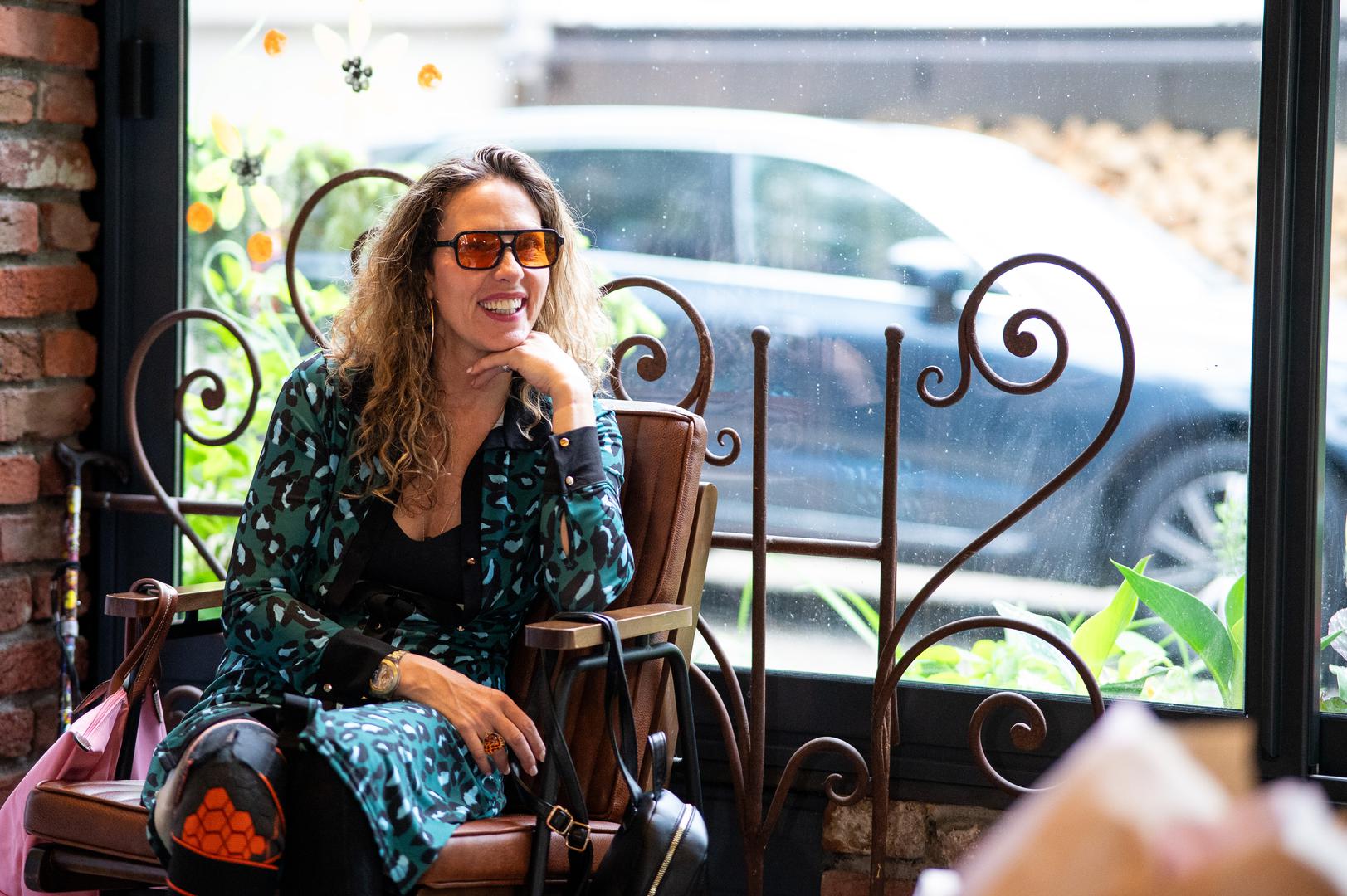 Spomenuti bend, u jeku njezine popularnosti se raspao zbog razmirica s bratom Jerkom, no nakon 22 godine ponovno su snimili novu pjesmu. 