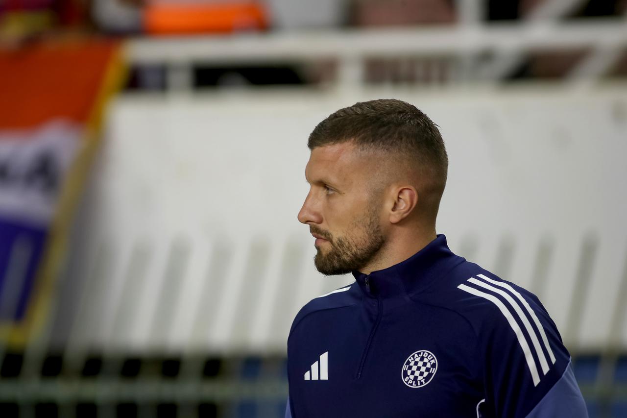 Split: Zagrijavanje igrača uoči početka utakmice Hajduk - Rijeka