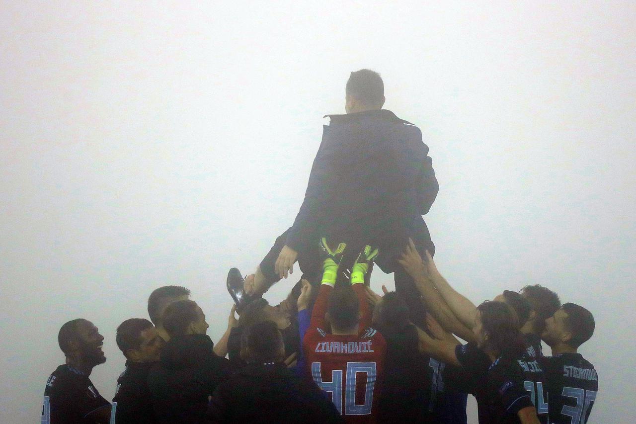 Bjelica na rukama igrača