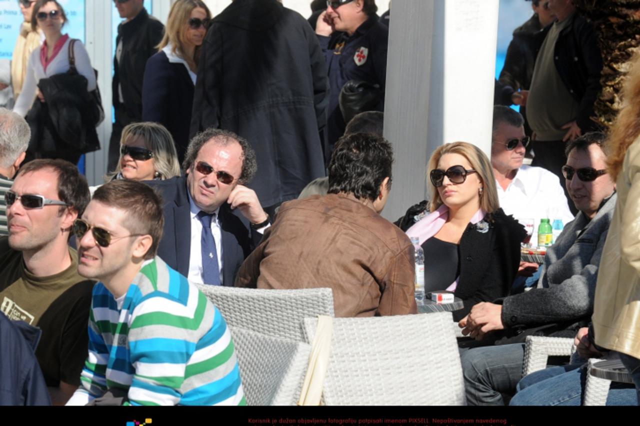 '27.02.2010., Split - Gradonacelnik Zeljko Kerum je svoju trudnu Fani Horvat izveo u setnju rivom po suncanom danu. Sjeli su i na kavu, ne skrivajuci se ni od koga.   Photo: Nino Strmotic/PIXSELL'