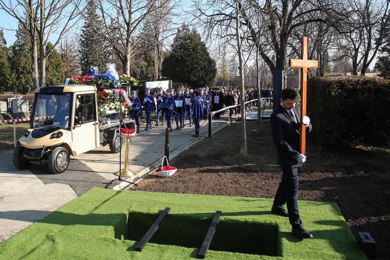 Zagreb: Sprovod Miroslava Ćire Blaževića u Aleji velikana na Mirogoju