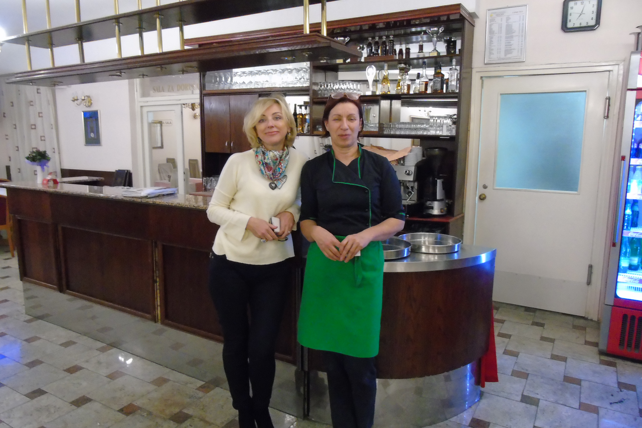 Grgin dol ima devetoro stalno zaposlenih djelatnika, a predvodi ih voditeljica Marijana Pranić