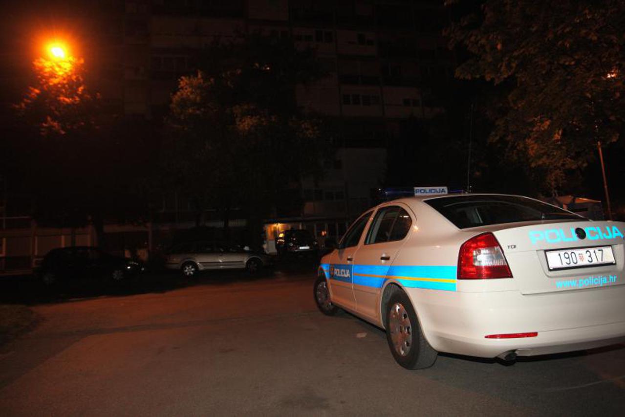 uboden nozem, policija (1)