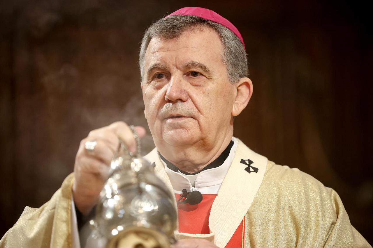 Sarajevo: Mons. Tomo Vukšić, nadbiskup metropolit vrhbosanski, predvodio je Uskrsno misno slavlje u Katedrali Srca Isusova