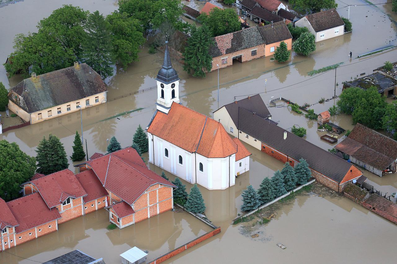 Osma godišnjica katastrofalne poplave u Gunji - Pogled iz zraka