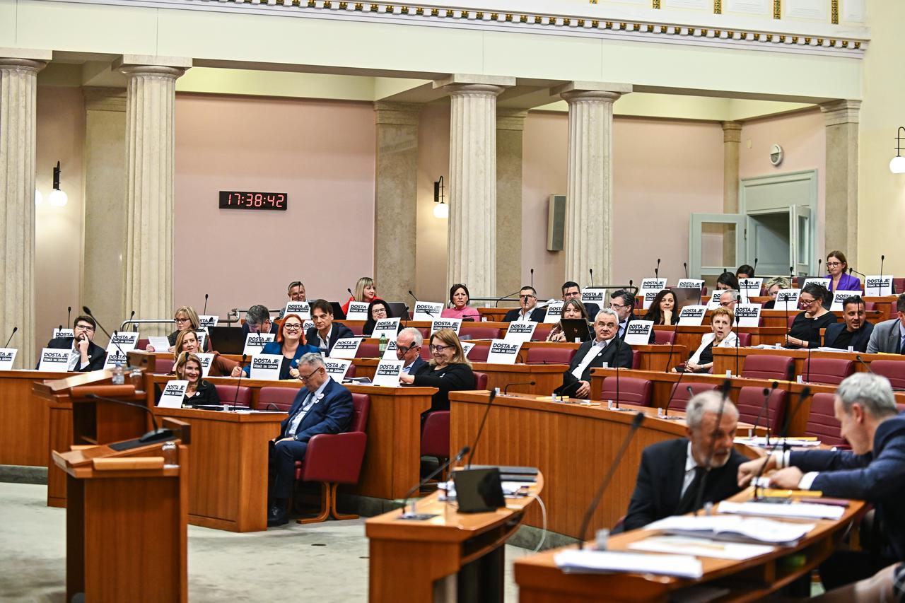 Sabor raspravlja o SDP-ovu prijedlogu da se raspusti i raspišu novi izbori