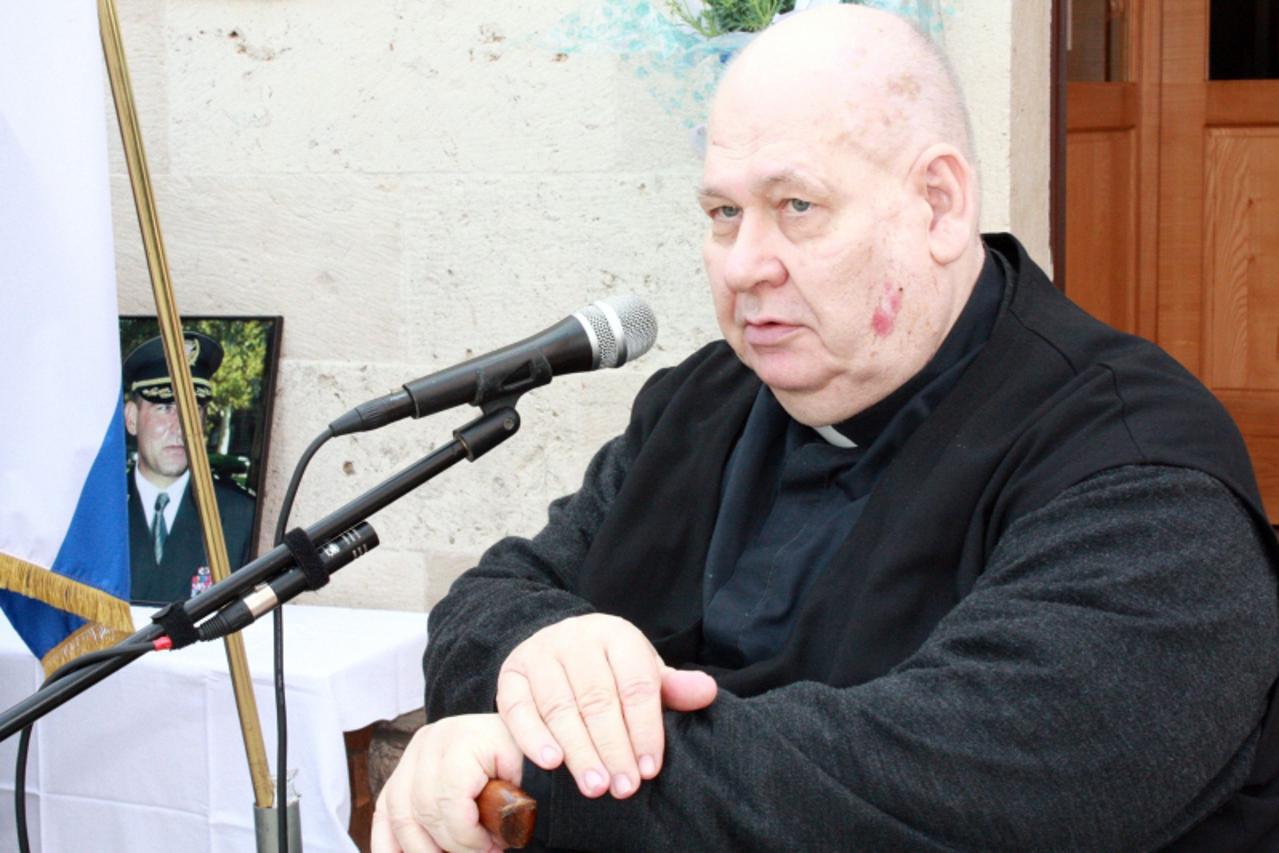 'BIBINJE, 28.4.2011. opcinske nagrade ispred crkve sv. Roka Nedjeljko Ivanov, rodjen u Poljani (Pasman) 6/1940, umirovljenik, od 1976. do 1996 u Bibinjama'