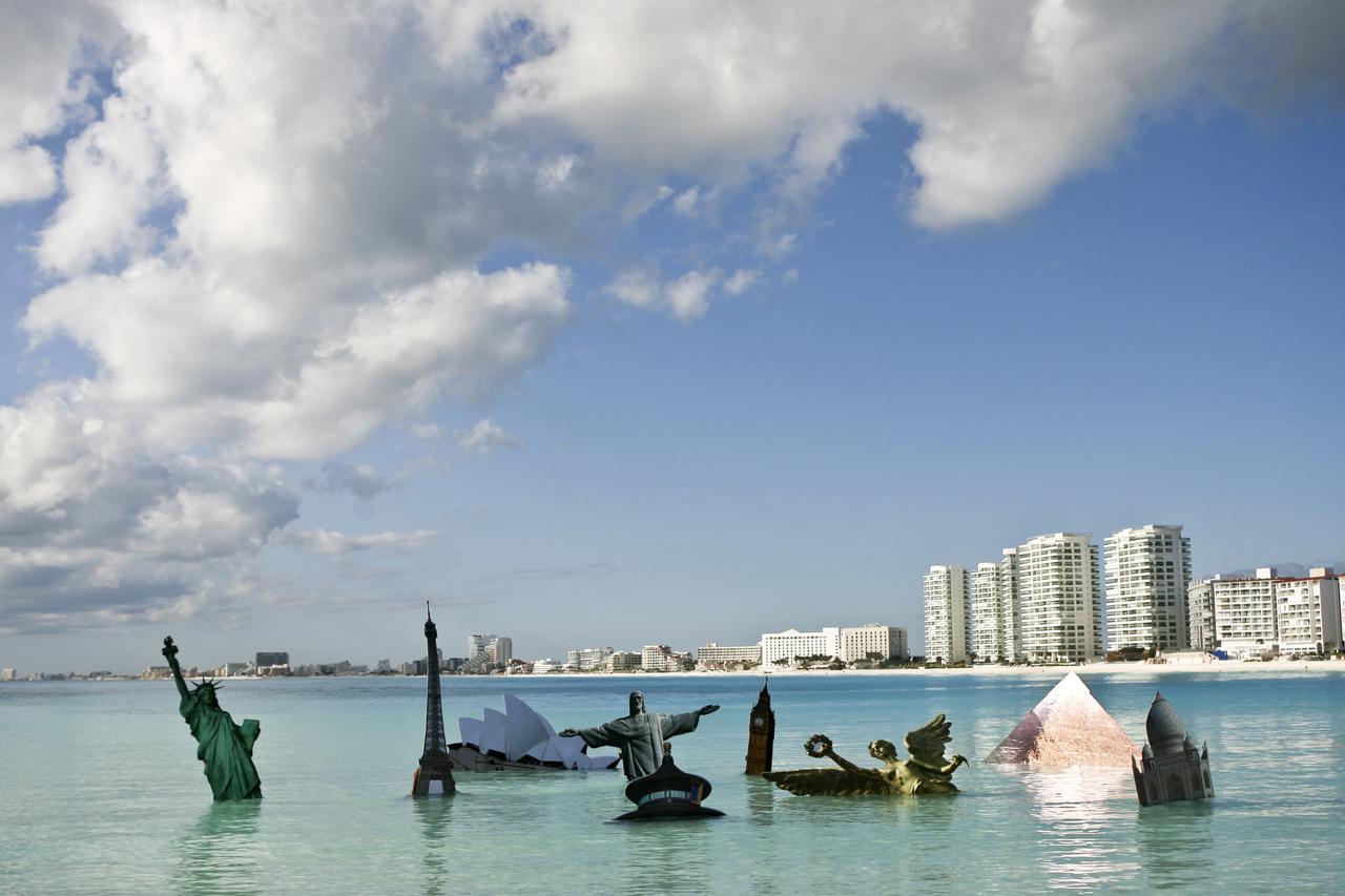 A picture dated 8 December 2010 shows a symbolic activity to illustrate how climate change may affect different regions of the world, Greenpeace, plunged into the sea in Cancun reproductions of the most important monuments of the countries highlighted in 