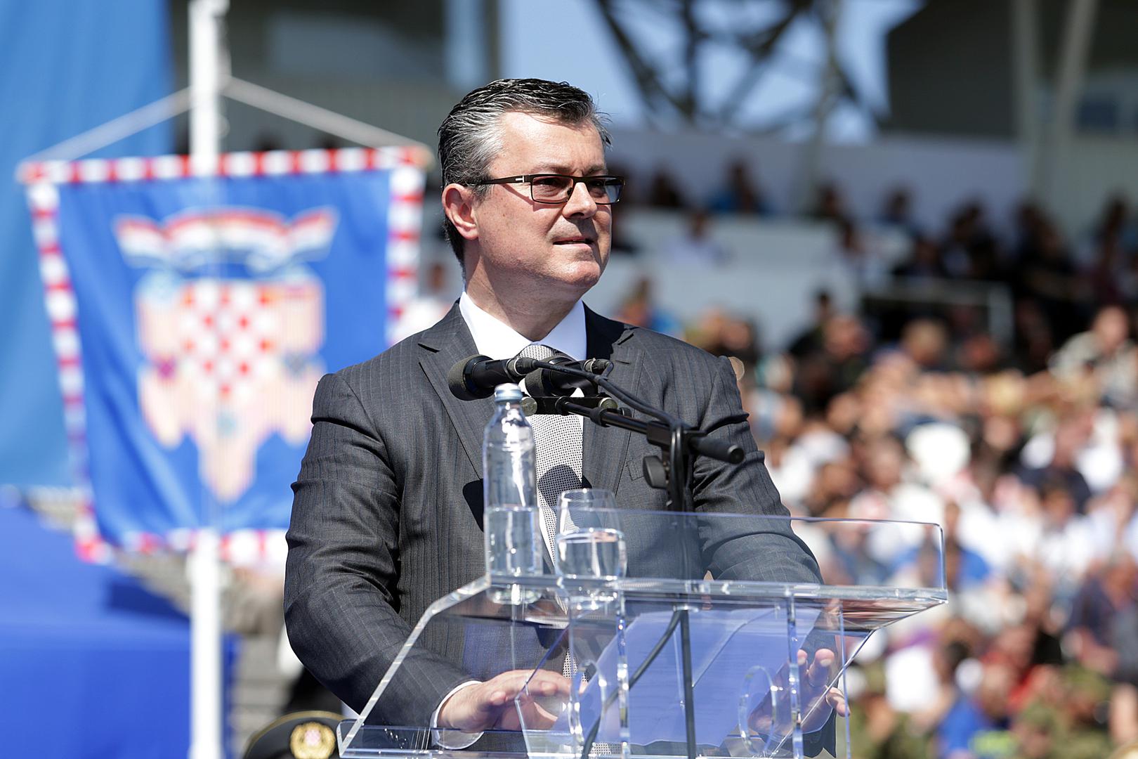 Na današnji dan, 12. listopada 2016., u Banskim dvorima održana je posljednja, 42. sjednica Vlade Tihomira Oreškovića. Na početku sjednice tadašnji premijer osvrnuo se na devet mjeseci rada svojeg kabineta i rezultate koje je Vlada ostvarila tijekom mandata.
