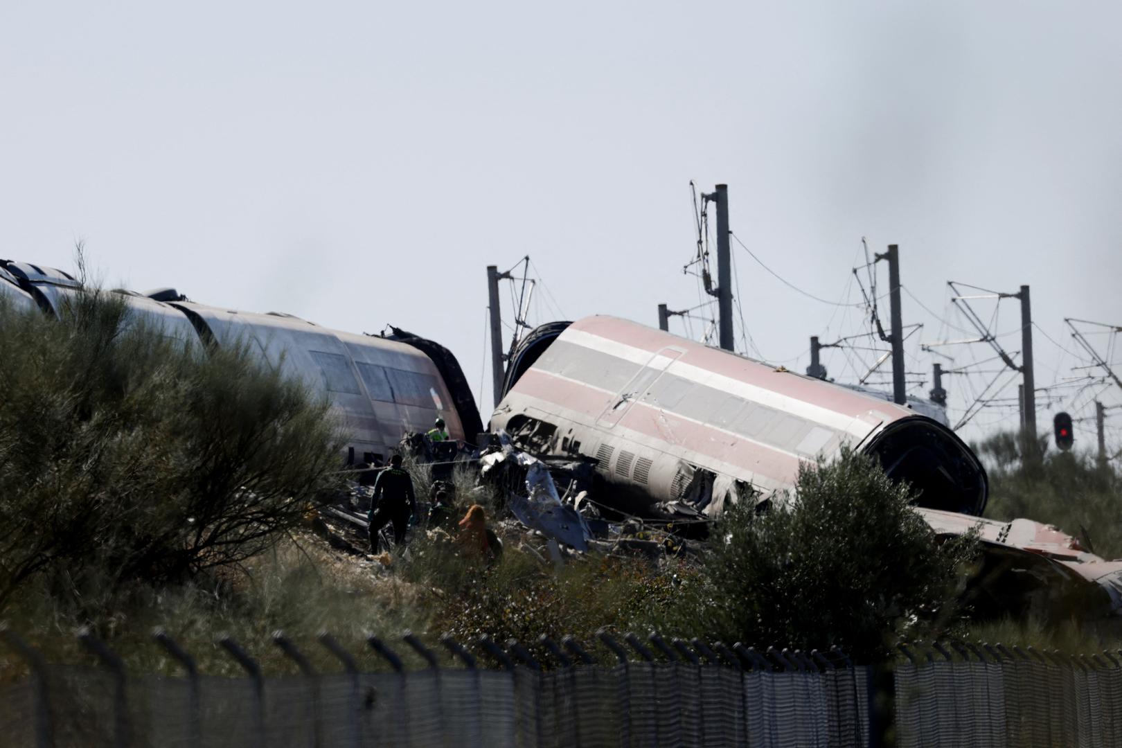 Vlak privatnog prijevoznika Iryo prevozio je 147 putnika dok se u vlaku kompanije Renfe za velike brzine AVE nalazilo 397 putnika, rekla je glasnogovornica regionalne vlade. 