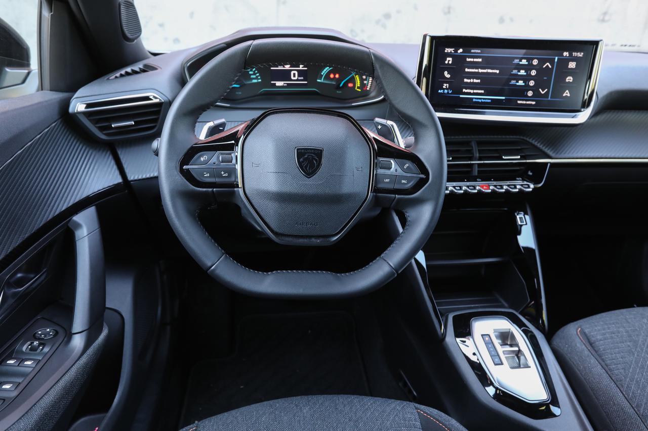 Zagreb: Test automobila Peugeot 2008 Hybrid