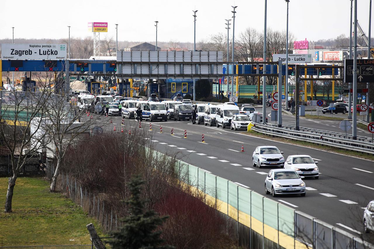 Zagreb: Zagrijavanje igrača prije početka utakmice Dinamo - Hajduk