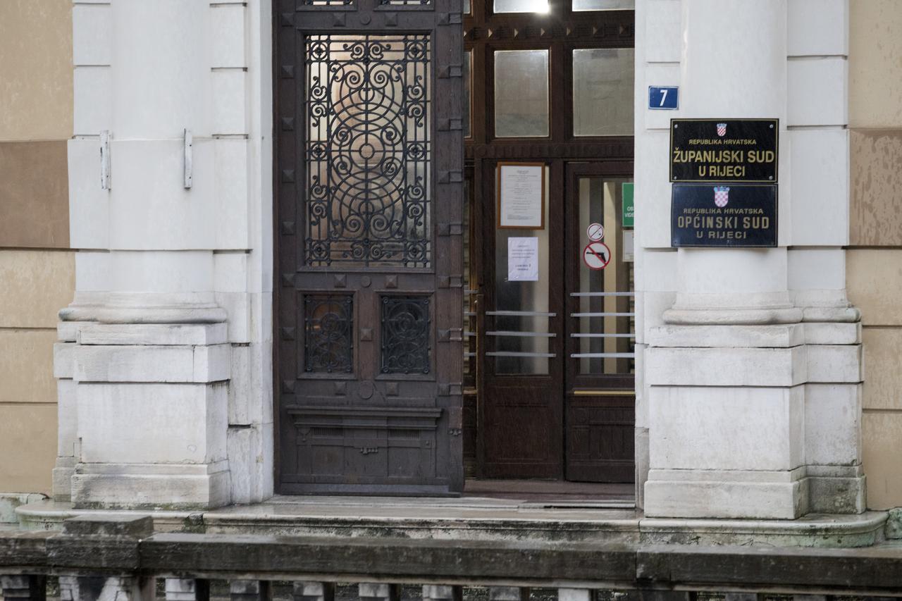 Rijeka: Pravosudni policajac propucao se na Županijskom sudu