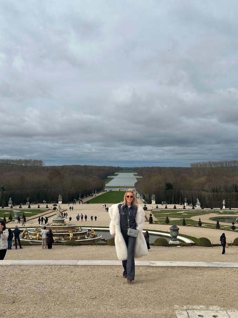 Osim dnevnih šetnji, par je uživao i u noćnom životu grada, a fotografije iz otmjenih restorana i klubova svjedoče o tome da se odlično zabavljaju. 