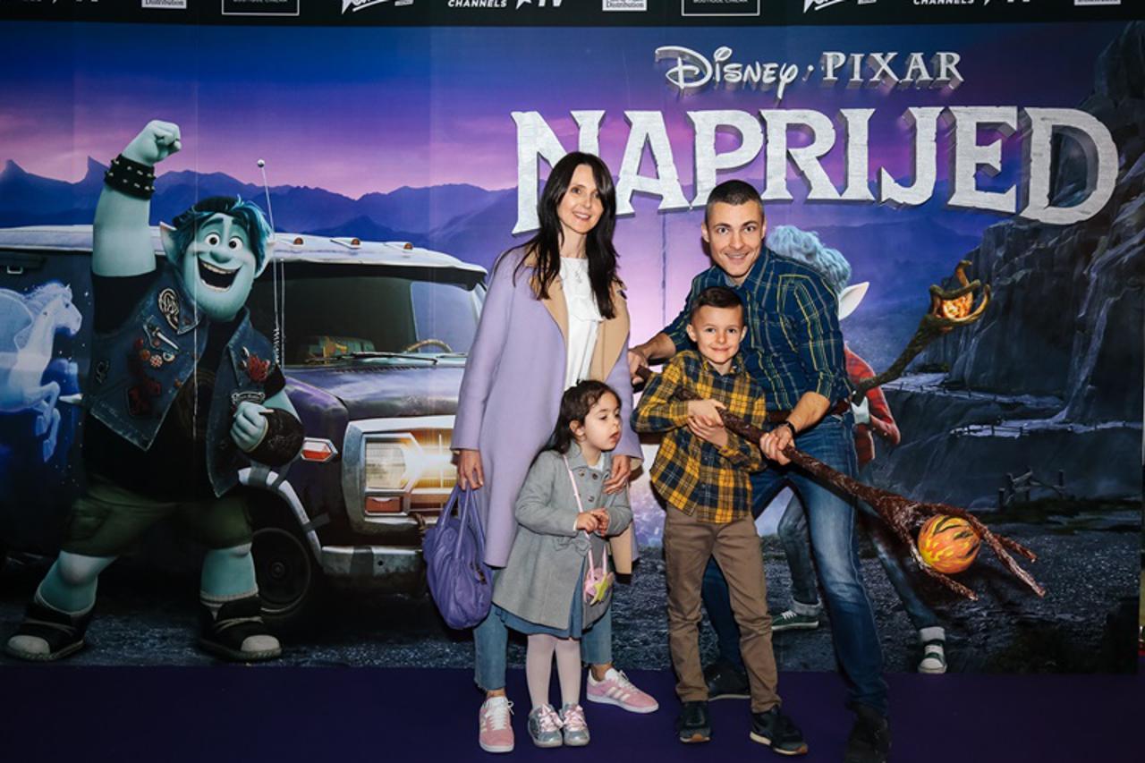 Zoran Pribičević sa suprugom i djecom