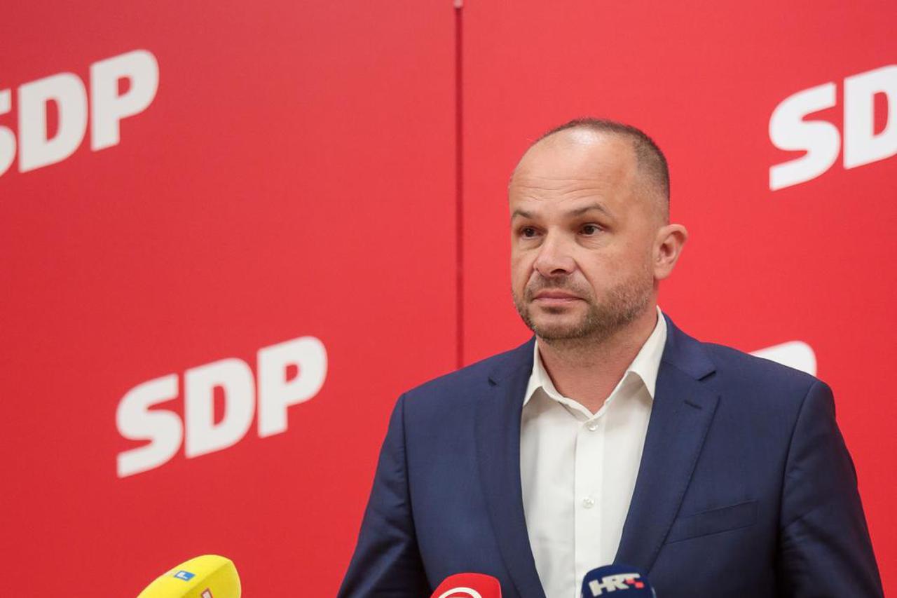 Zagreb: Siniša Hajdaš Dončić održao konferenciju za medije