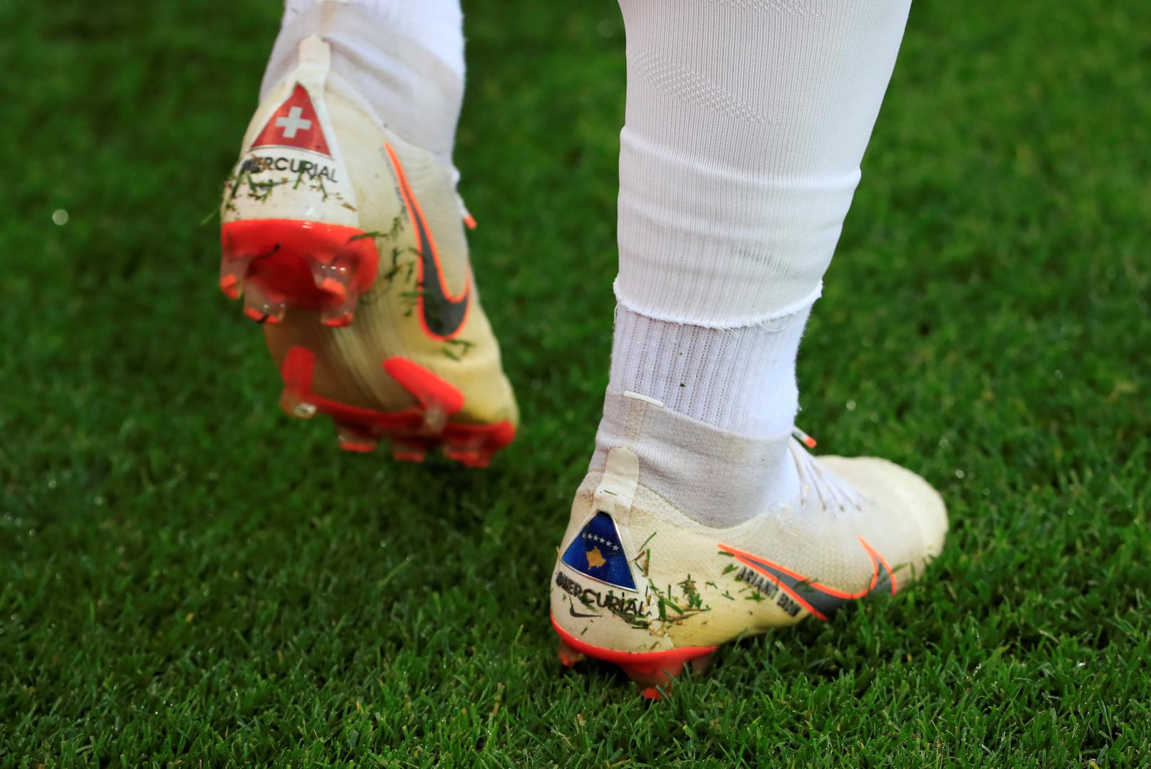 Naime, Shaqiri je najavio pa i zaigrao u kopačkama na kojima je zastava Kosova.

