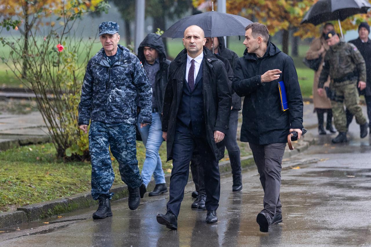 Đakovo: Ministar obrane Ivan Anušić na ispraćaju 40. HRVCON-a u operaciju KFOR na Kosovo