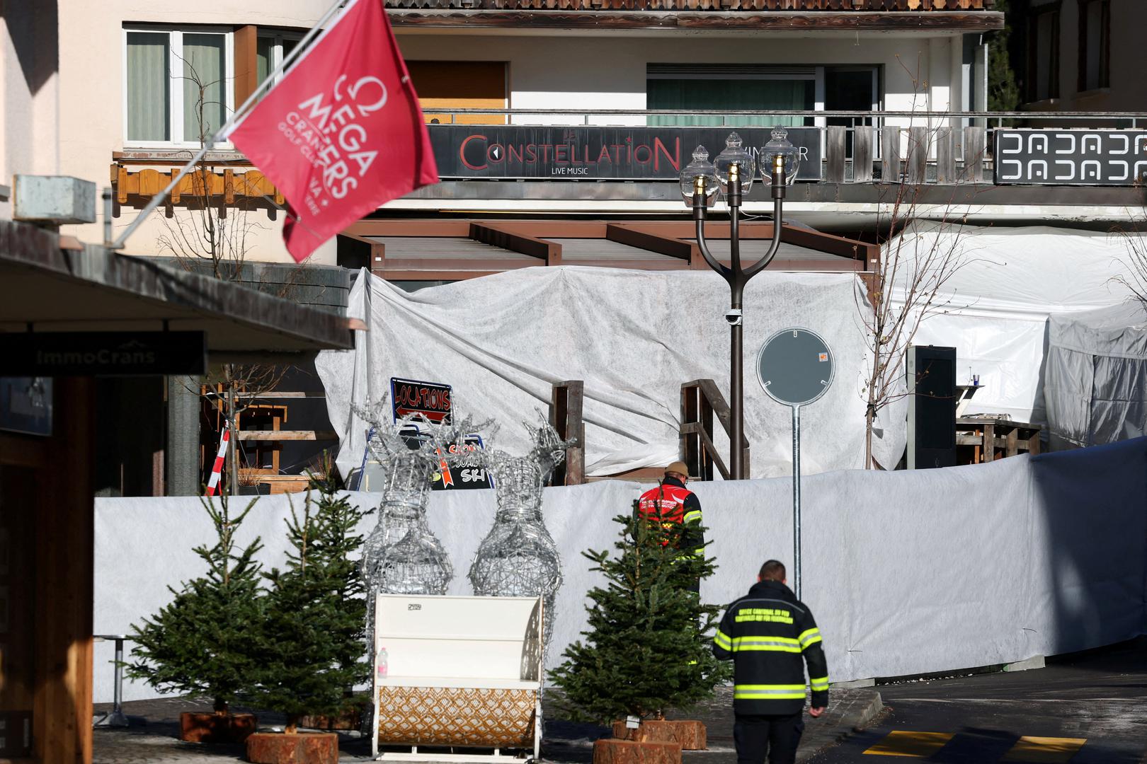 Područje je u potpunosti zatvoreno, a iznad Crans-Montane uvedena je zona zabrane letenja, priopćila je policija.
