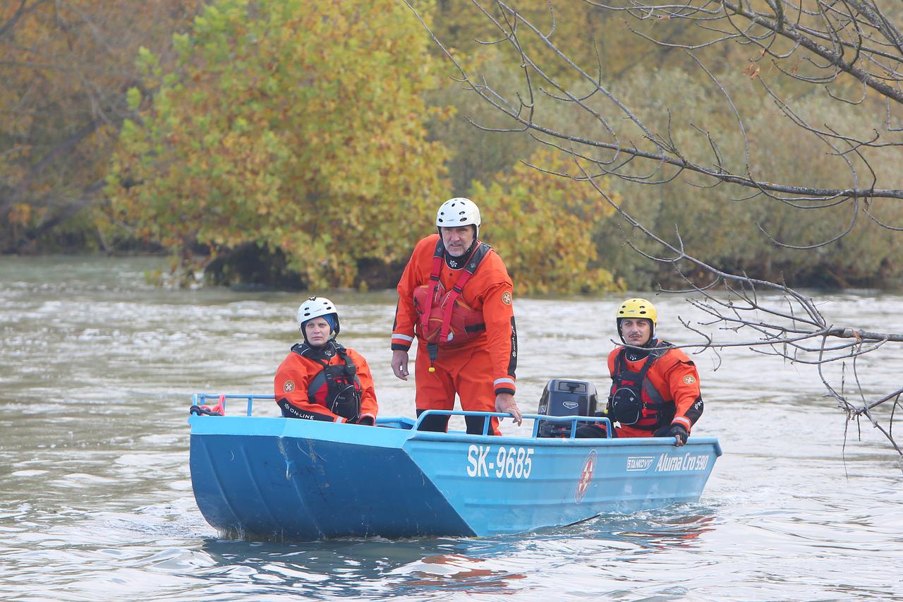 Karlovac: Nastavljena potraga za muškarcima iz prevrnutog čamca
