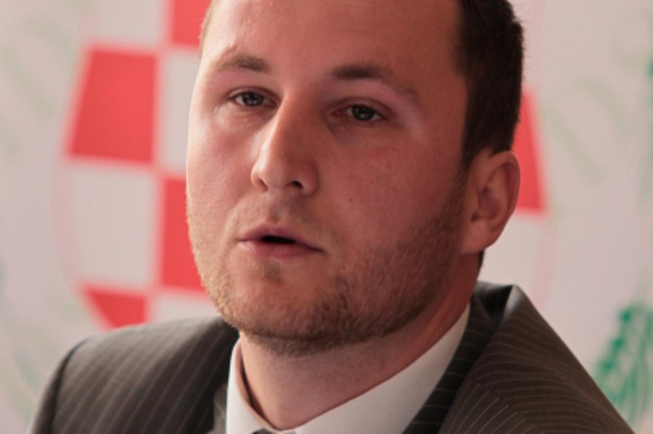 '12.02.2011., Koprivnica - Presica Hrvatske demokratske seljacke stranke u hotelu Podravina. Na fotografiji je predsjednik zupanijskog ogranka HDSS-a Vlado Miklobusec. Photo: Marijan Susenj'