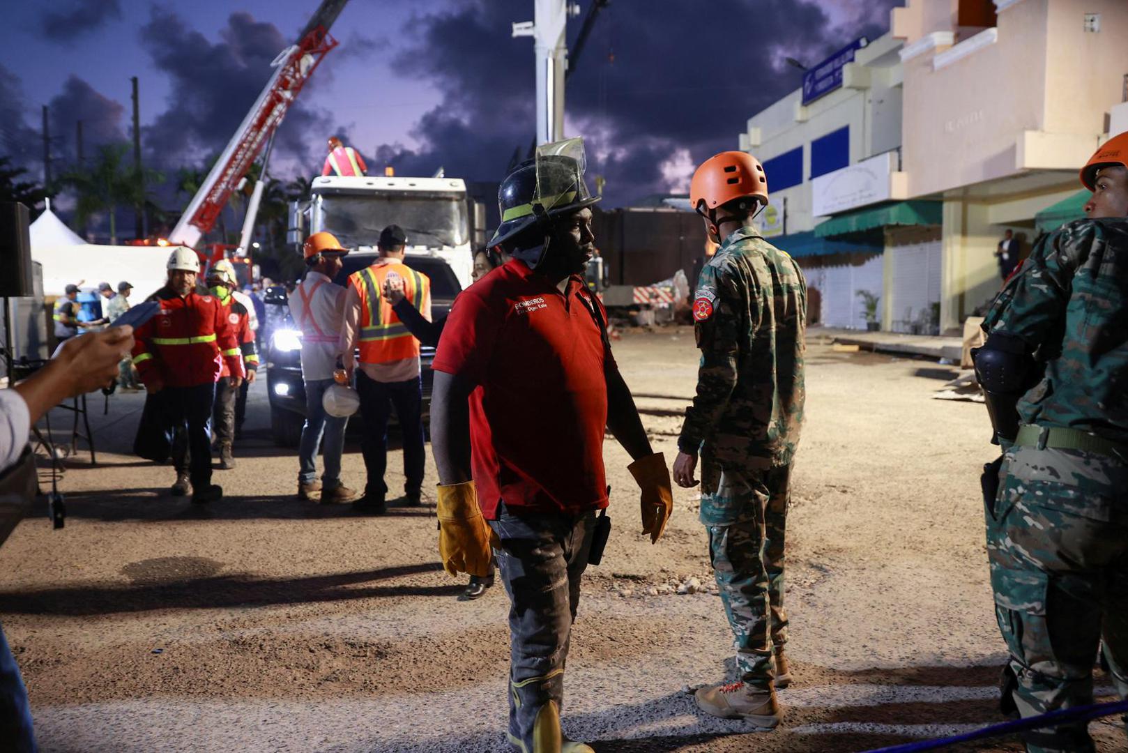 Nesreća se dogodila u utorak oko 45 minuta iza ponoći tijekom koncerta popularnog dominikanskog pjevača Rubbyja Pereza, koji je bio među poginulima, prema riječima njegovog menadžera i članova obitelji u blizini mjesta.

