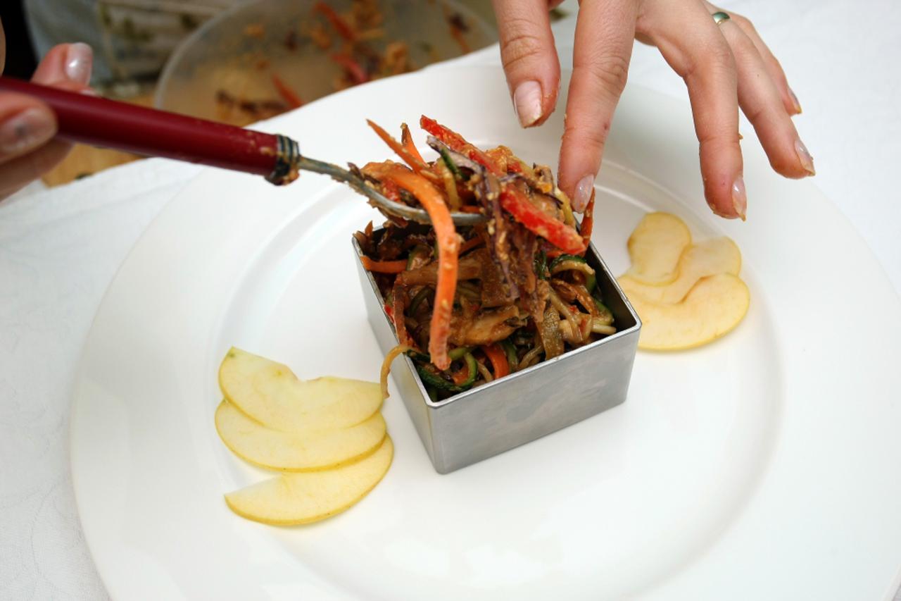 kredenc\'a,sirova hrana,paprika (1)