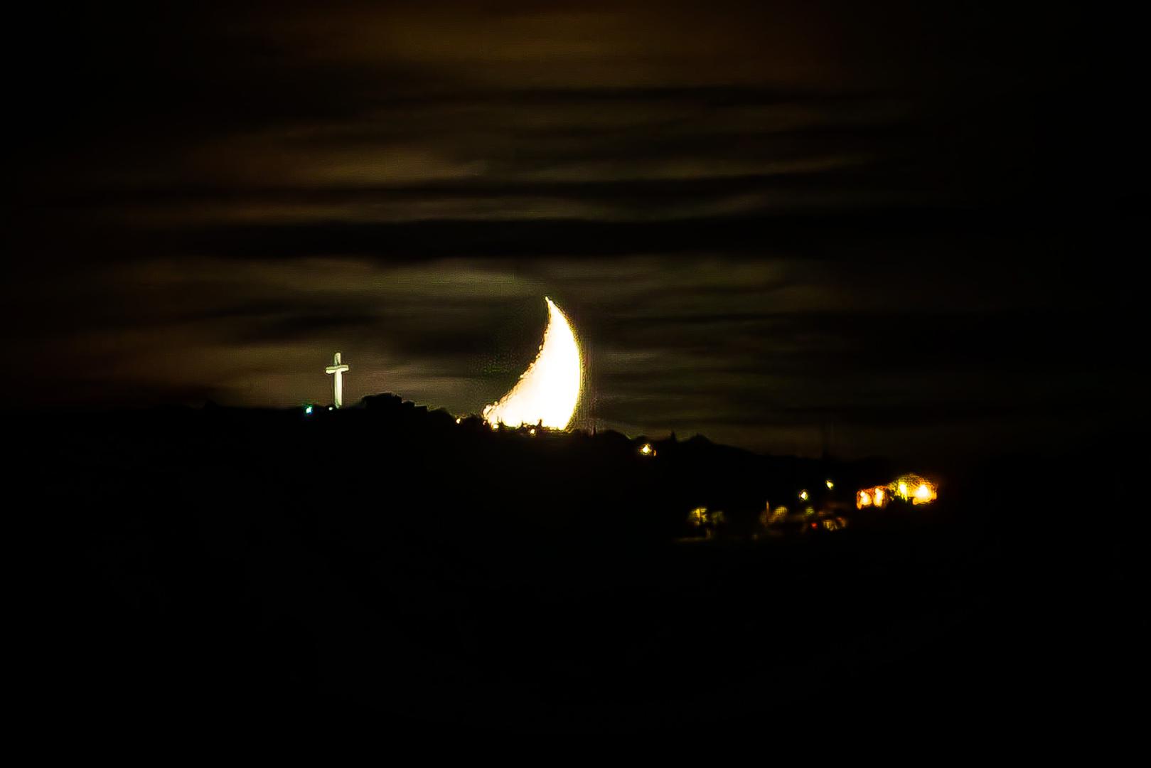 Iz Kaštel Lukšića u subotu navečer mogli su se vidjeti prekrasni prizori. 