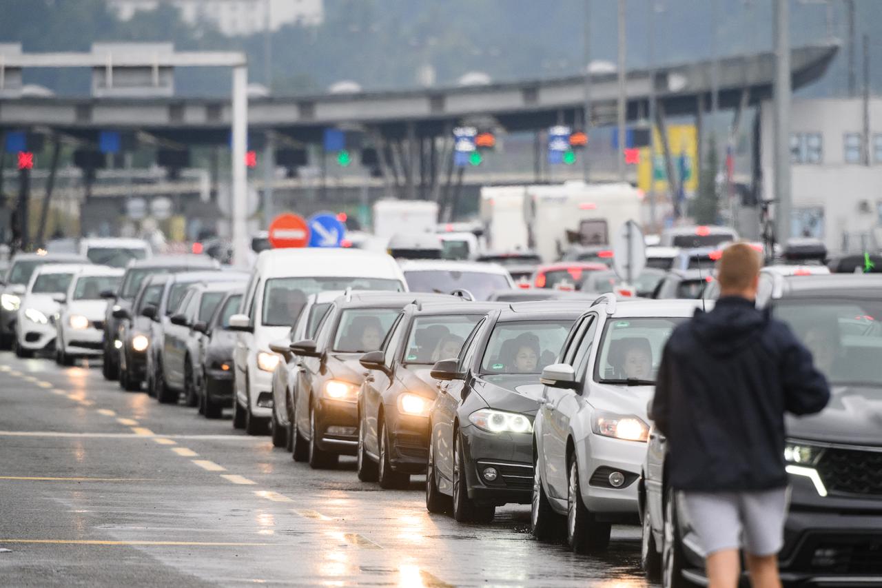 Zagreb: Velika prometna gužva od GP Bregana prema zagrebačkoj obilaznici