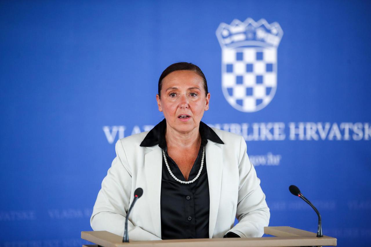 Zagreb: Irena Hrstić dala izjavu za medije nakon sjednice Vlade