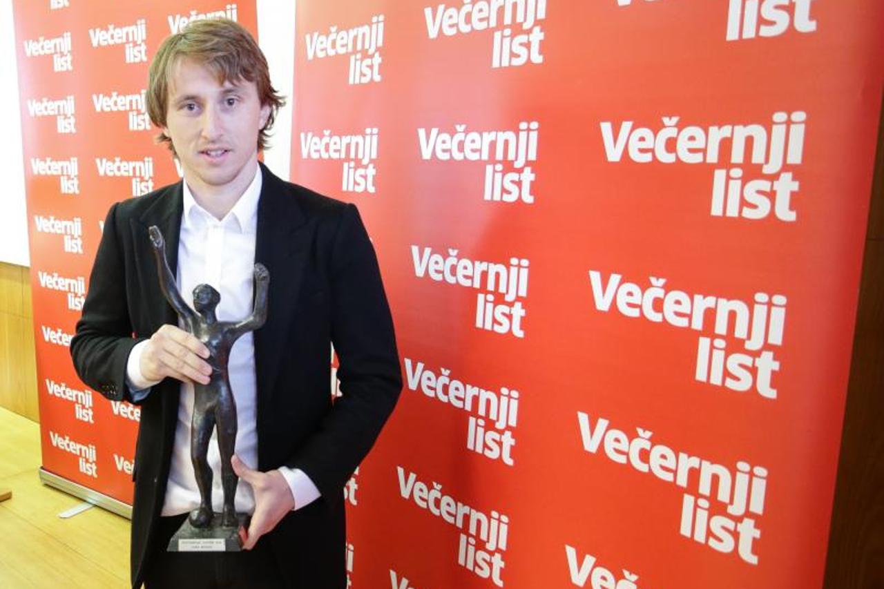 Luka Modrić u Klinici za dječje bolesti u Zagrebu primio je nagradu Večernjeg lista