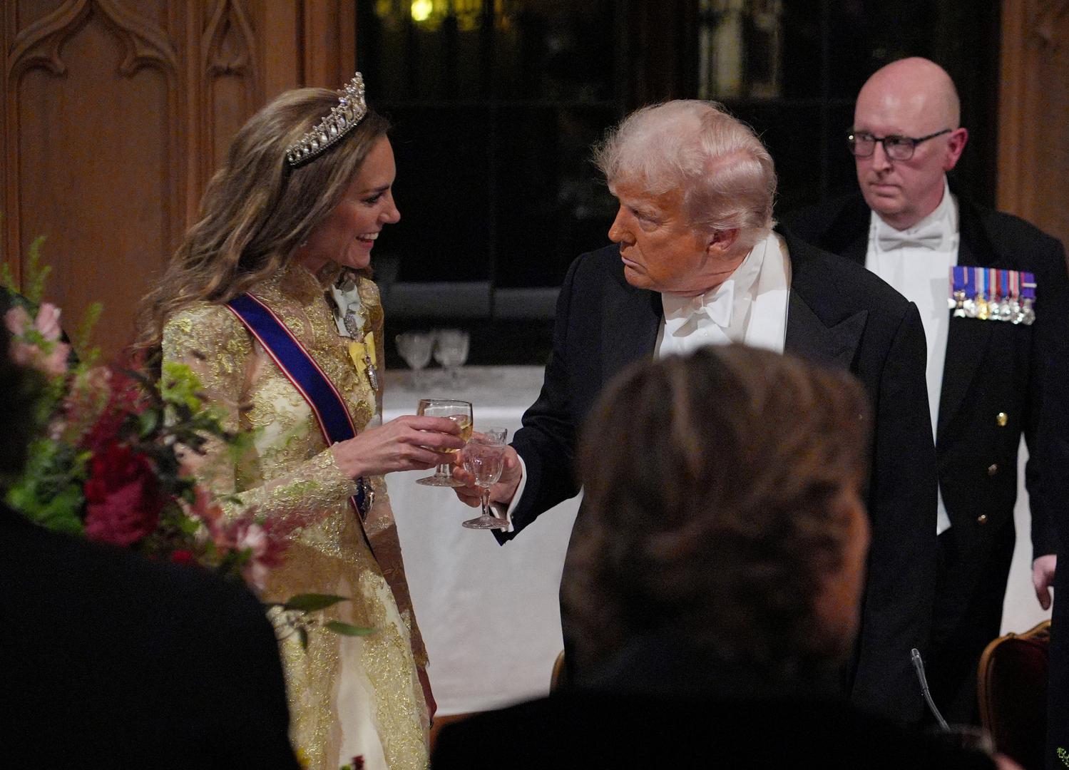 Stručnjak za čitanje s usana analizirao je što je Donald Trump rekao princu Williamu i njegovoj supruzi Kate Middleton po dolasku u posjet Velikoj Britaniji, uključujući i kratak komentar koji je dao o izgledu princeze od Walesa. 