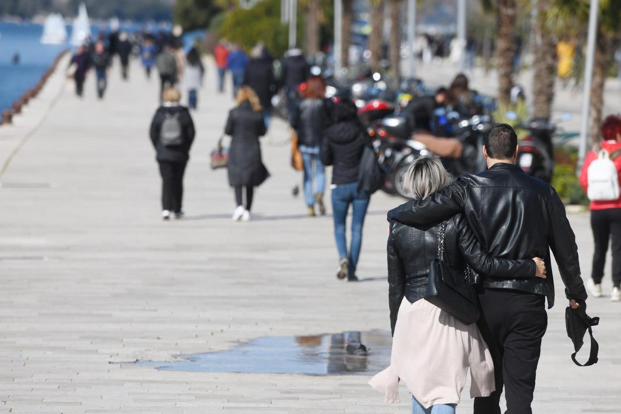 Šibenik: Gra?ani uživaju u lijepom i sun?anom vremenu