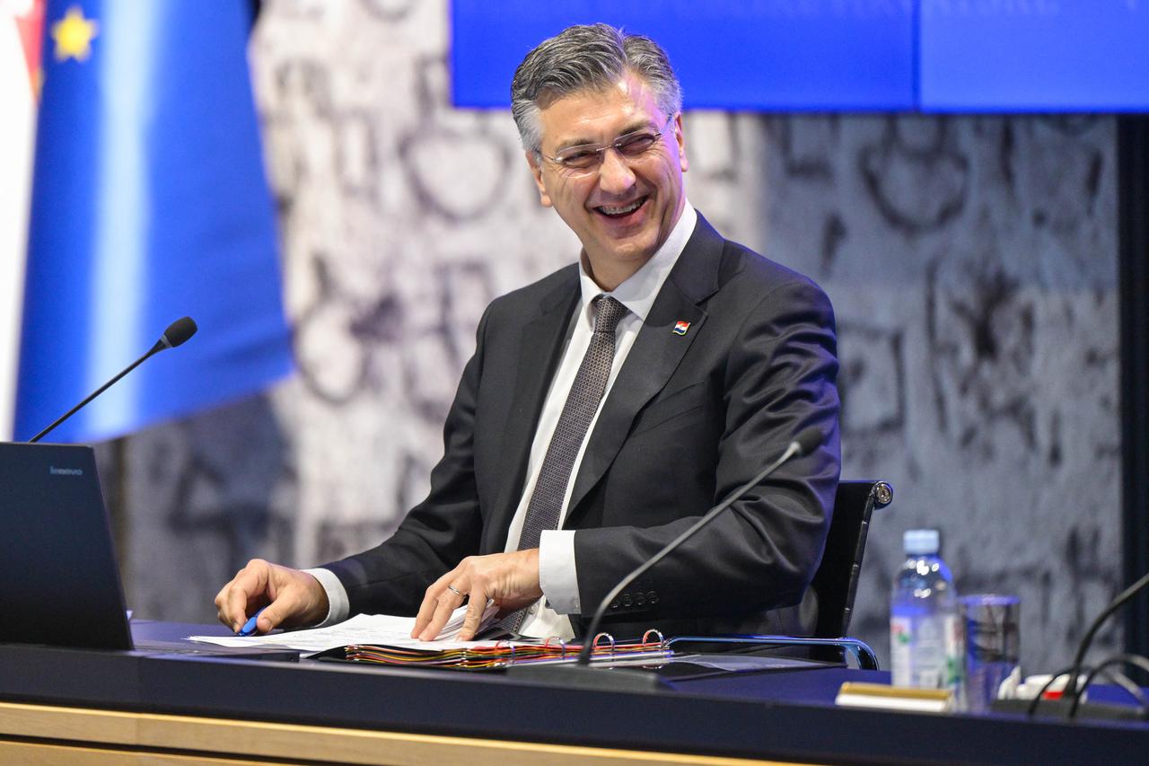 Zagreb: Izvanredna sjednica Vlade RH