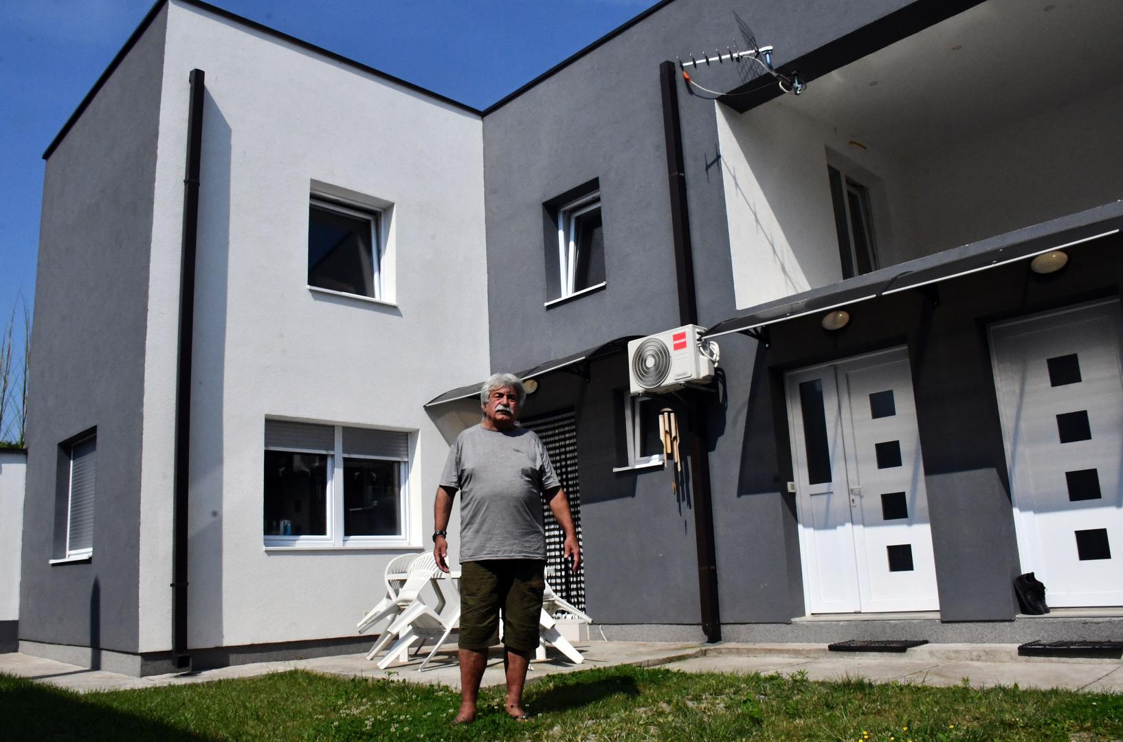 19.06.2023., Nova Gradiška - Zeljko Curcic (69) nakon 40 godina zivota i rada u Juznoafrickoj Repubici vrati se kuci u rodnu Novu Gradisku. Sagradio je novu kucu i zapoceo novi zivot u domovini. Photo: Ivica Galovic/PIXSELL