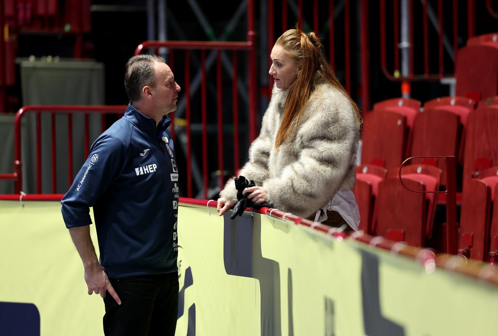 Ovakav zreo pristup posebno je važan zbog njihove zajedničke djece.