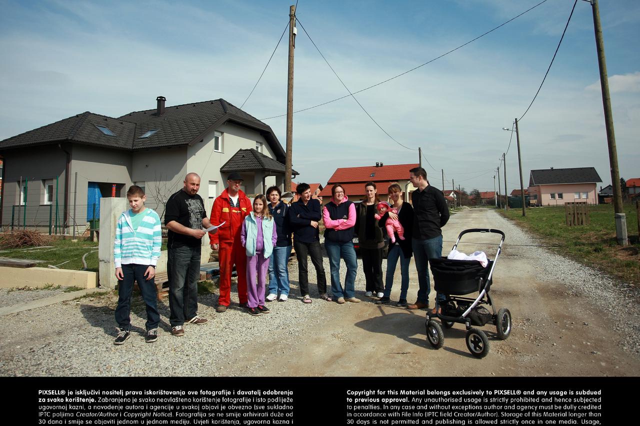 Stanari Hrvatskog Leskovca, portal