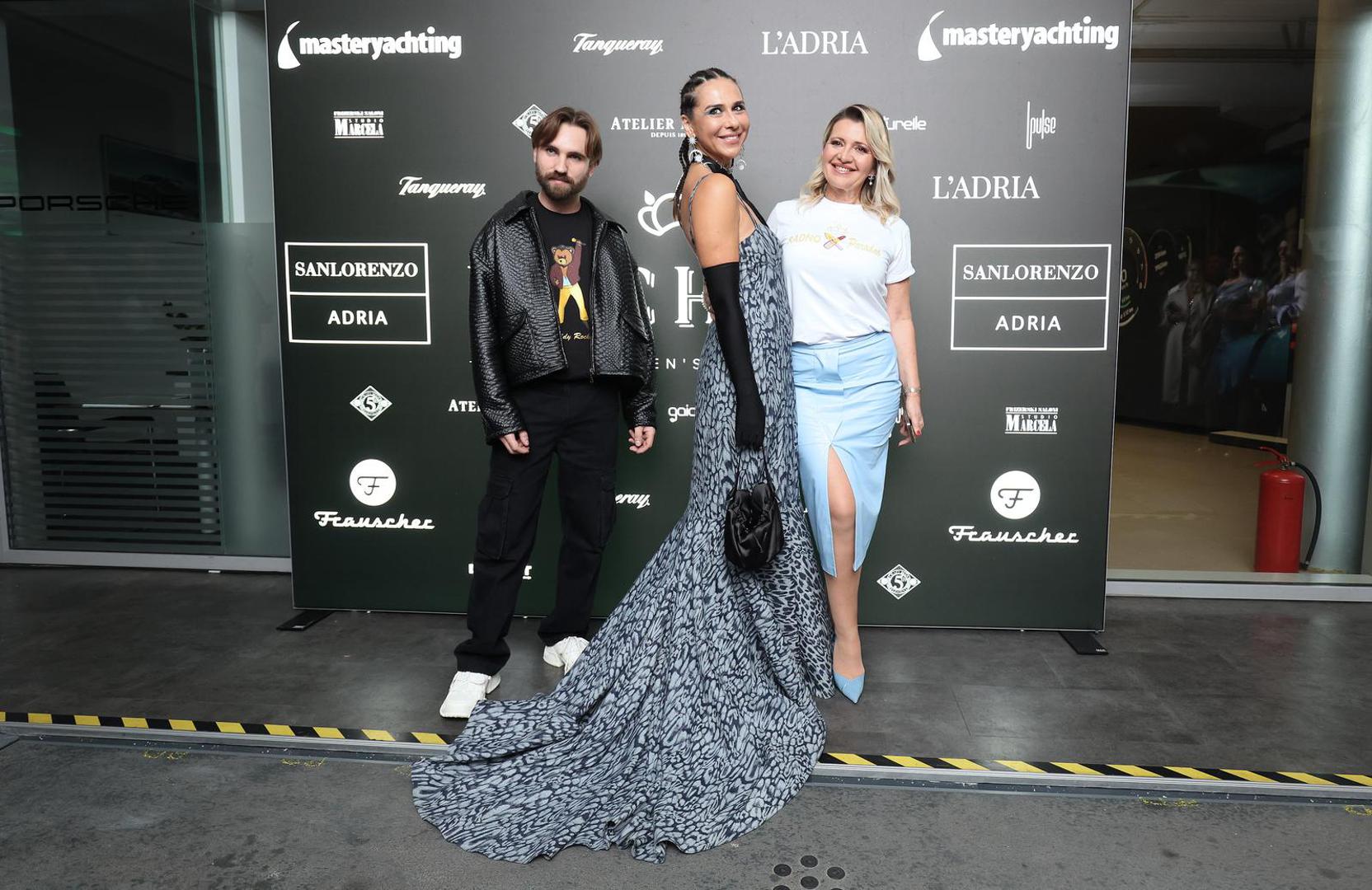 Svojom modnom kombinacijom istaknula se i Borna Kotromanić koja je svoju figuru naglasila u raskošnoj crno-plavoj  haljini. Tu su bile i Antea Kodžoman i Maja Cvjetković te brojna druga poznata lica. 