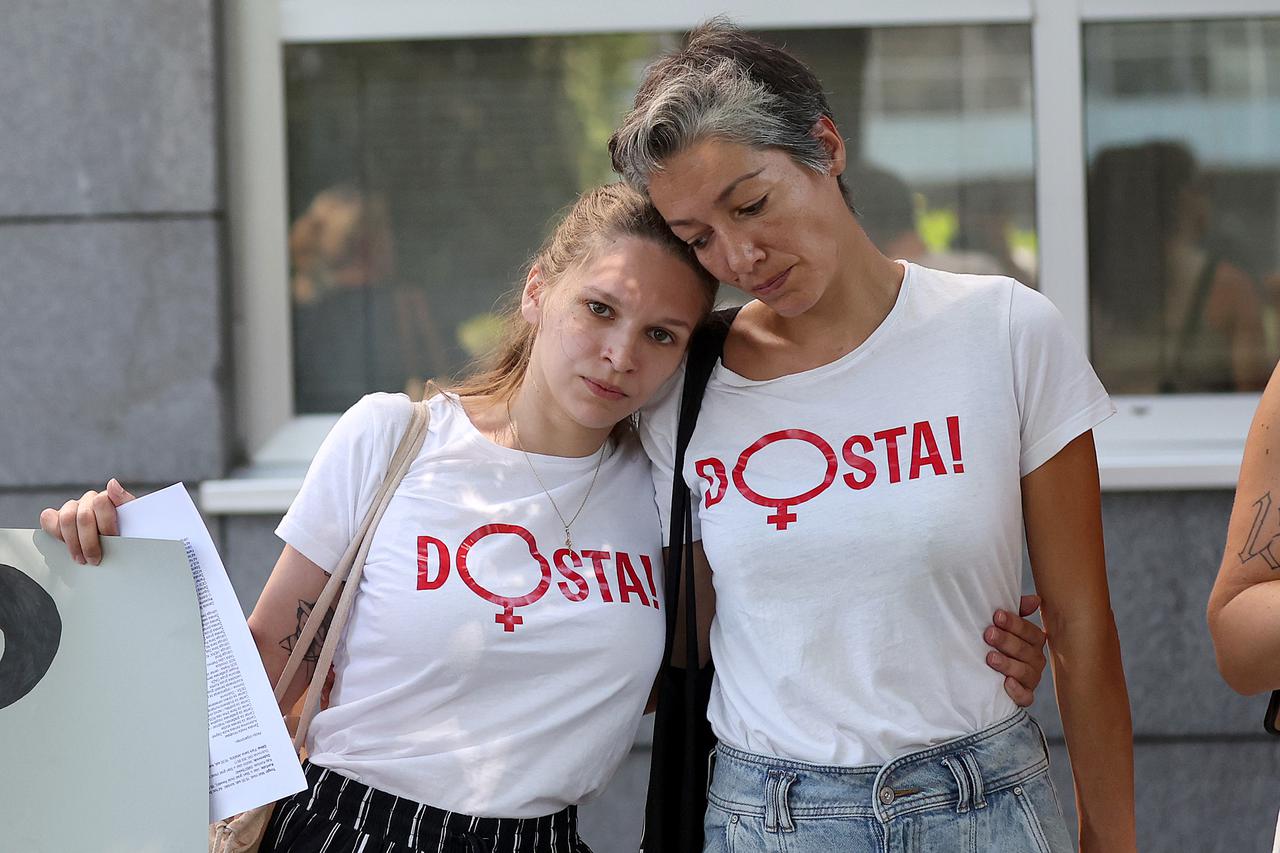 Zagreb: Diljem Hrvatske održavaju se prosvjedi u znak solidarnosti zbog zlo?ina u BiH