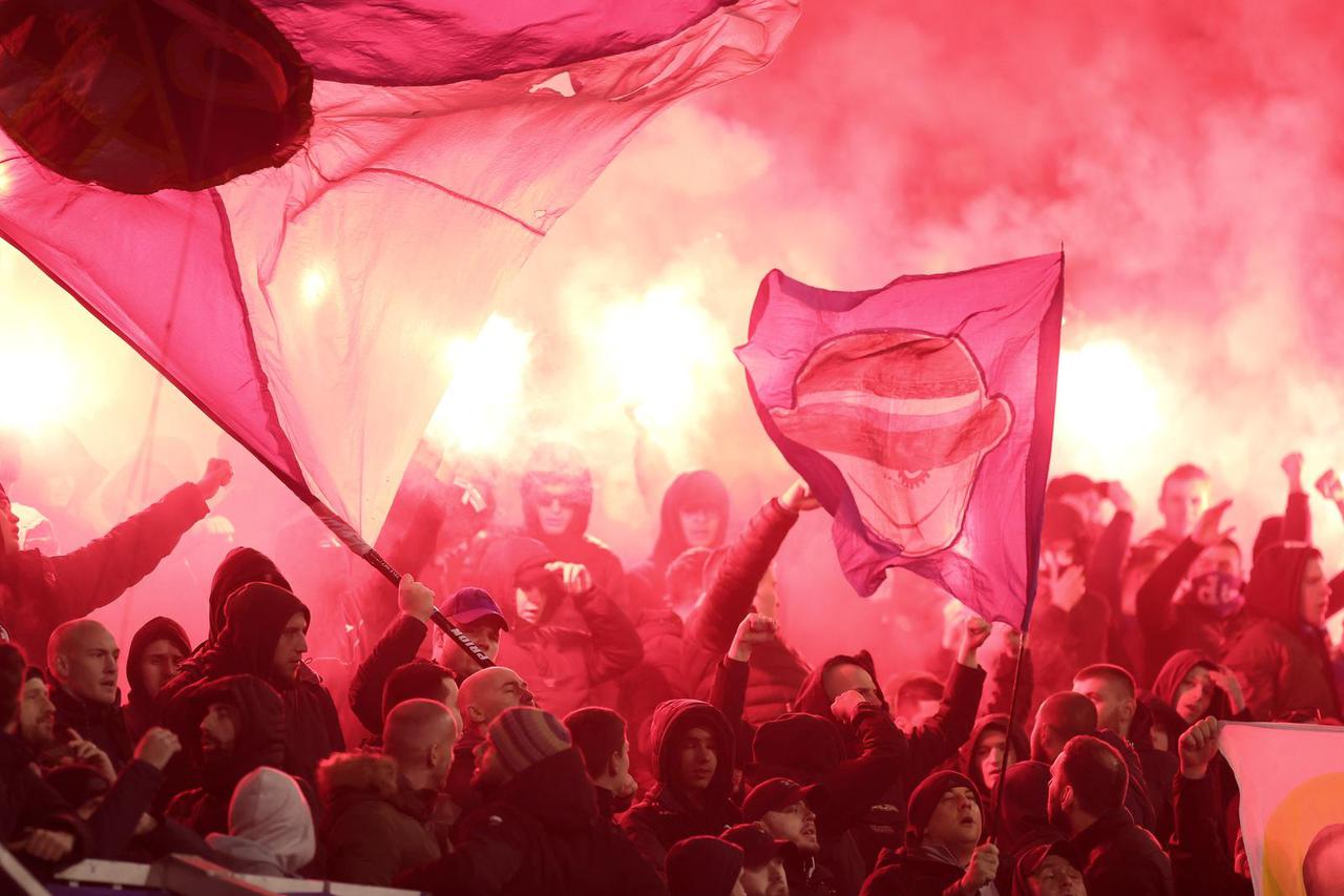 Bakljada Bad Blue Boysa na utakmici Dinamo - Osijek 